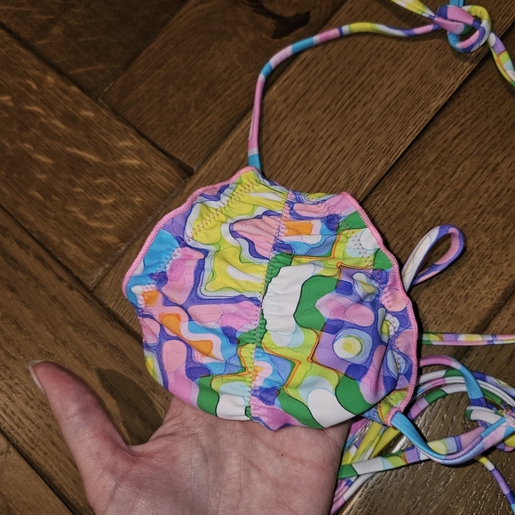 Blackbough Ruffle Bikini - Picture 7 of 8